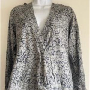 Small printed long sleeve hooded shirt